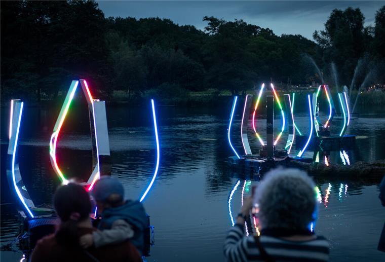 Hier ein Foto vom vergangenen Jahr mit einer Lichtinstallation des Künstlers Malte Kebbe im Speckenbütteler Park 