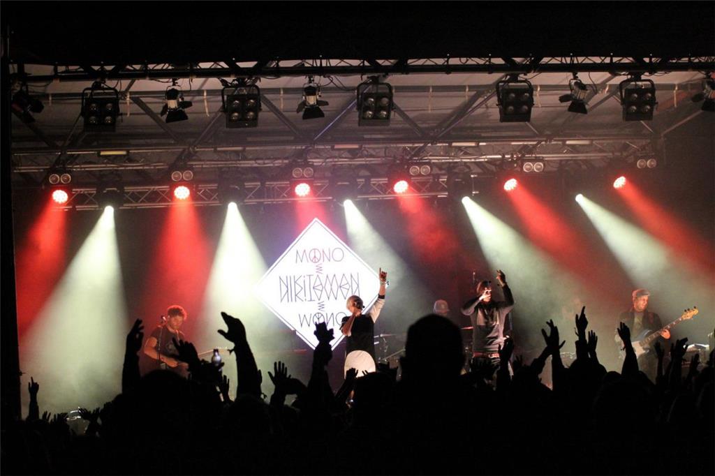 Die Headliner: Mono & Tikitaman sorgen für beste Stimmung. Foto: Harscher 