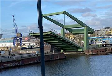 Die Hebebrücke klemmt seit Donnerstag immer mal wieder. 