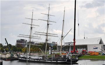 Die Hebung des gesunkenen Museumsschiffs "Seute Deern" wird sich voraussichtlich bis Freitag verzögern. 