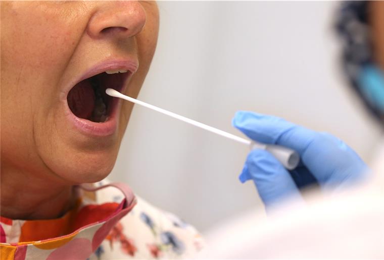 Corona: Helios-Klinik in Nordenham testet ab sofort alle stationären Patienten Die Helios-Klinik Wesermarsch testet ihre stationären Patienten bei Neuaufnahme ab sofort alle per Abstrich auf das Corona-Virus.