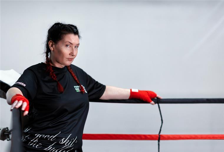 Rita Rendelsmann steht im Boxring.