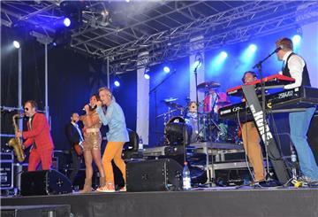 Die Hermes House Band wird das Binnenhafenfest am Freitagabend schwungvoll einleiten und für Partystimmung sorgen.