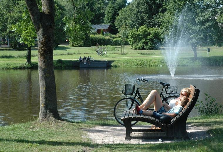 Die Himmelsliege am Sittenser Mühlenteich ist eine kleine Attraktion. Weitere werden nicht folgen, denn die Gemeinde hat das Projekt zur Aufwertung des Areals wegen fehlender finanzieller Mittel für beendet erklärt.
