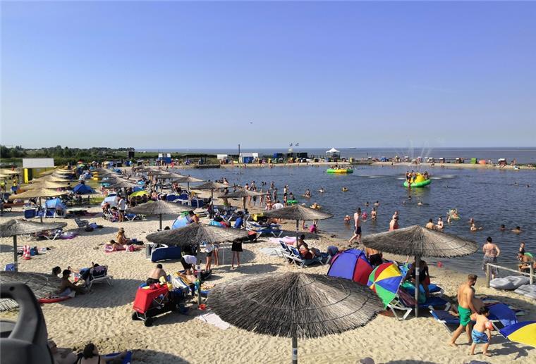 Butjadingens Touristiker mit Saison nur teilweise zufrieden Die Hitze hat am Dienstag und Mittwoch tausende Menschen in die Nordseelagune gelockt. Leiter Jens Bode ist auch ansonsten zufrieden mit dem bisherigen Verlauf der Saison. Andere dagegen sind es nicht.