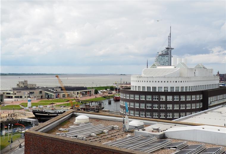 Solarinitiative für die Stadt Bremerhaven Die Hochschule Bremerhaven hat bereits eine Photovoltaikanlage. Auf vielen anderen Dächern im Stadtteil Mitte wird noch Strom erzeugt.