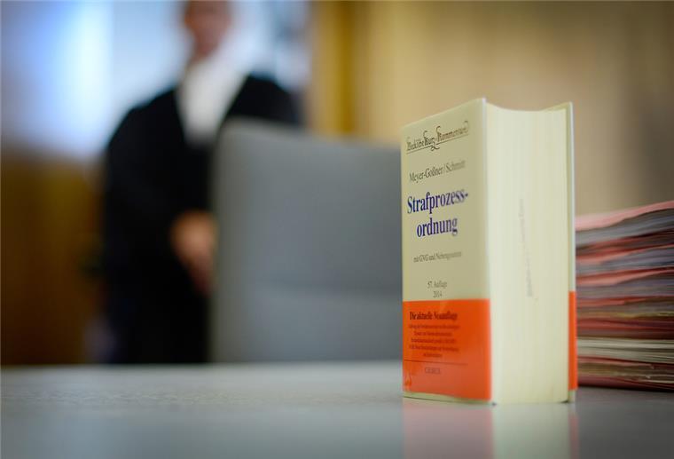 Die Höchstdauer der in der Strafprozessordnung festgeschriebenen Unterbrechung aufgrund coronabedingter Quarantäne einzelner Verfahrensbeteiligter kann oft nicht mehr eingehalten werden.