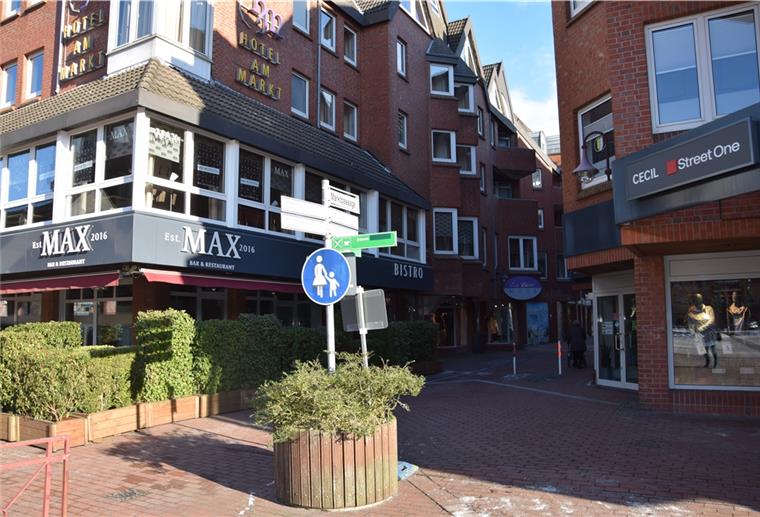 Die Hotels, Restaurant und Einzelhandelsgeschäfte, wie hier in der Nordenhamer Marktpassage, trifft der verlängerte Lockdown hart.