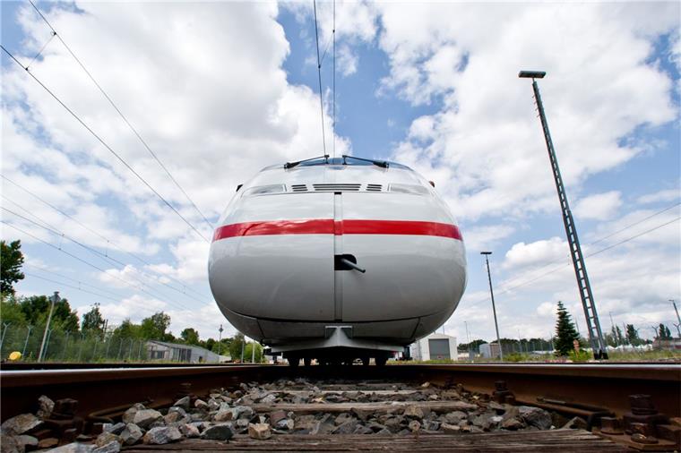 ICE-Strecke Hannover-Kassel ist wieder freigegeben Die ICE-Züge rollen jetzt wieder ohne Umleitung zwischen Hannover und Kassel.