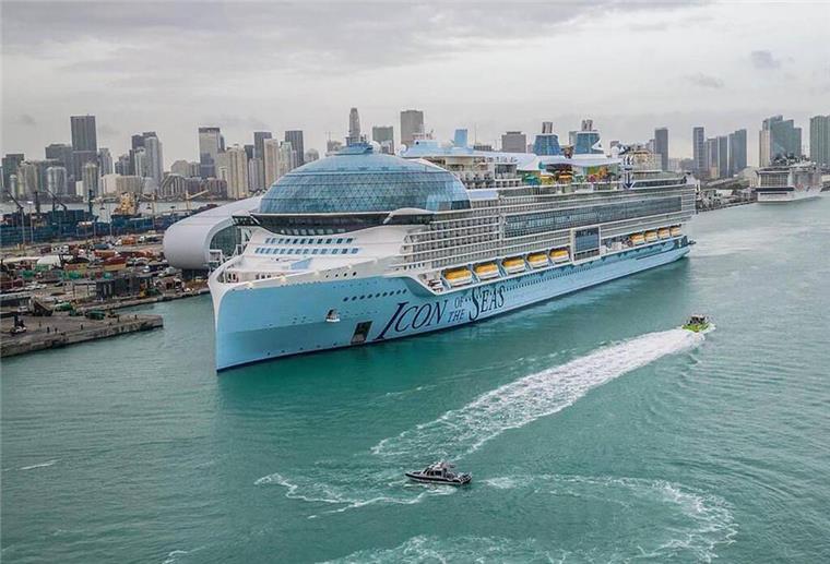 Die „Icon of the Seas“ ist das größte Kreuzfahrtschiff der Welt. Sie wurde von der Werft Meyer Turku im finnischen Turku gefertigt und ging im Januar 2024 in Betrieb.
