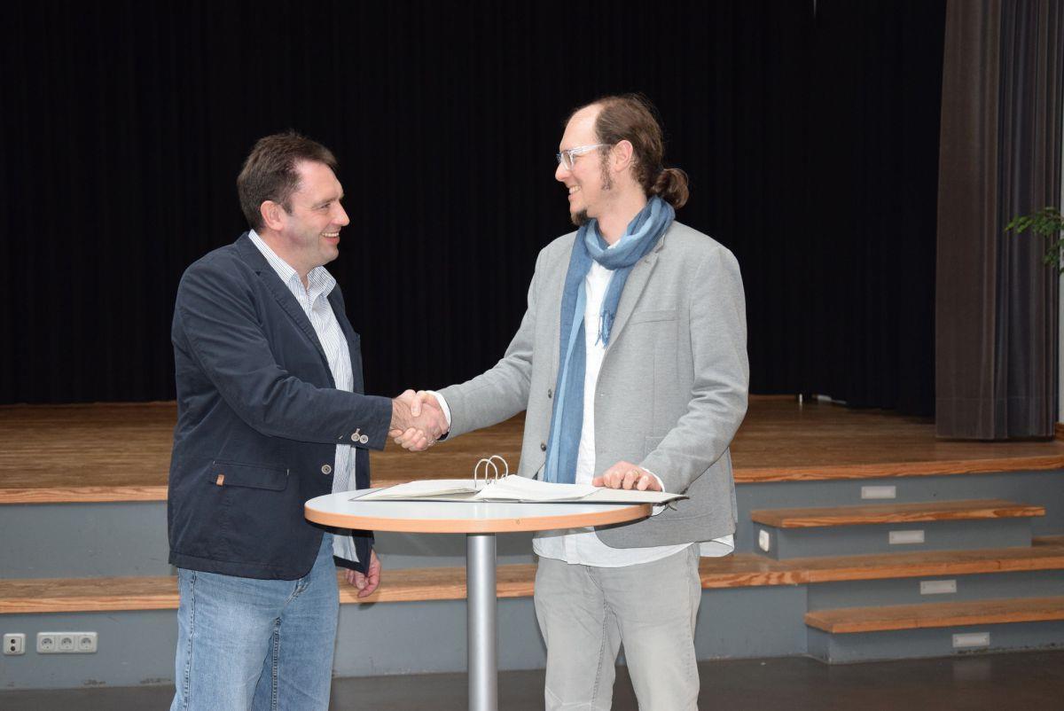 Die IGS-Direktoren Markus Feldmann aus Zeven (links) und Sven Thiemer aus Rotenburg freuen sich schon auf die intensive Zusammenarbeit der beiden benachbarten Gesamtschulen. 