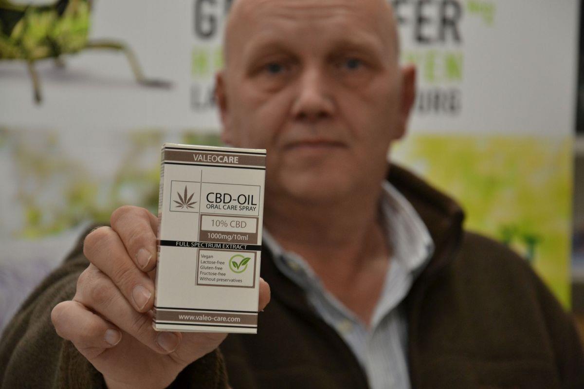 Grashüpfer schwören in Zeven auf Hanf Die im „Grashüpfer No. 2“ angebotenen cannabidiolhaltigen Produkte enthalten unterschiedliche CBD-Anteile. Das Spray beispielsweise 10 Prozent.