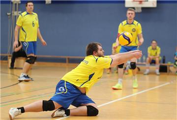Die in die Bezirksliga aufgestiegenen Volleyballer des AT Rodenkirchen dürfen erst nach den Sommerferien wieder in ihrer Sporthalle trainieren.