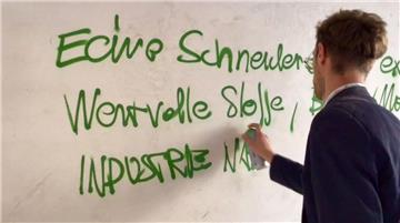 Die Initiative "Werk", die für den Deutschen Engagementpreis nominiert ist, lädt Kulturschaffende ein, im Haus Alte Bürger 218 ihre Ideen für die Nutzung an die Wand  zu sprayen. 