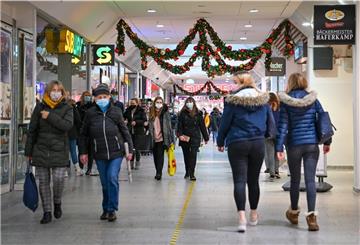 Menschen gehen durch die "Obere Bürger". 