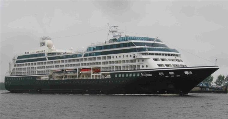 Exklusive Privatsuiten: Dieses Kreuzfahrtschiff wird zur Luxus-Residenz auf See Das Foto zeigt ein Kreuzfahrtschiff. Es handelt sich um die "Insignia", die zu einem Luxus-Residenzschiff umgebaut wird. Die „Insignia“ wird 2026 nach einem umfangreichen Umbau an Crescent Seas übergeben. Das Schiff erhält 290 Privatsuiten, die mit exklusiven Annehmlichkeiten ausgestattet werden.