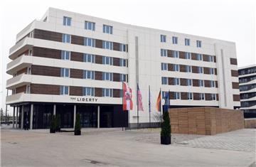 Die Investoren der "Kaje der Auswanderung Projektgesellschaft" wollen den Marktwert des Hotels "The Liberty" testen. das Hotel übertreffe schon im Ersten Jahr alle Erwartungen.