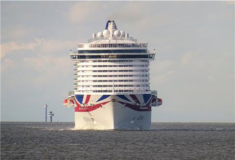 Die „Iona“ kurz vor Bremerhaven auf der Weser.
