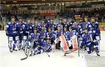 Die Iserlohn Roosters holten den SWB-Cup durch einen 5:3-Erfolg im Finale gegen die Fischtown Pinguins. Foto Scheschonka