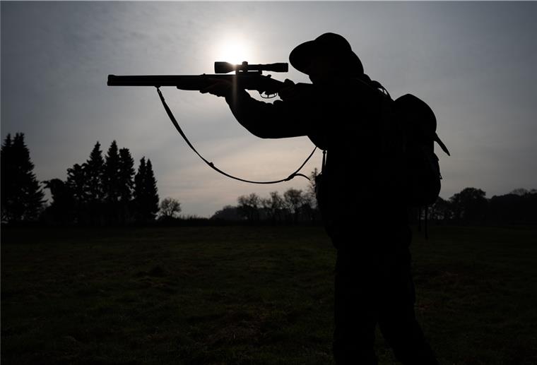 Die Jagd: Naturschutz oder blutiges Hobby? Die Jagd wird immer beliebter - und zugleich gibt es viele Tier- und Naturschützer die sie heftig kritisieren.