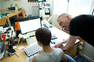 Die Jobpaten sollen Schüler ab der siebten Klasse bis ins erste Ausbildungsjahr begleiten und ihnen mit Rat und Tat zur Seite stehen.