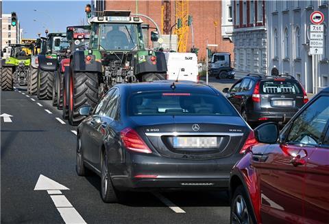 Die jüngste Treckerdemo war im März. Damals fuhren die Bauern teilweise aufreizend langsam unter anderem durch die Columbusstraße.