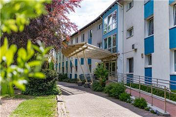 Die Jugendherberge ist im Leher Ortsteil Eckernfeld. 