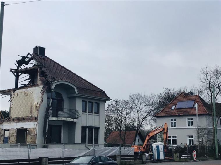 Die Jugendstilvilla in der Wurster Straße 39 wird abgerissen. 