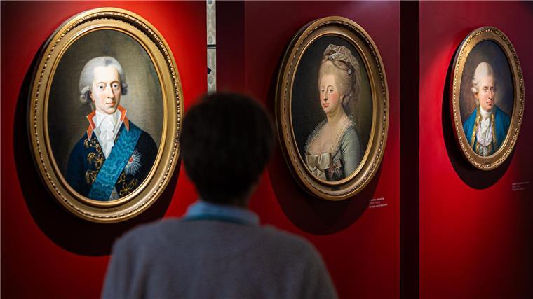 Neuer Blick auf dänische Königin Caroline Mathilde Die junge Königin Caroline Mathilde ging nach Celle ins Exil, nachdem bekanntgeworden war, dass sie eine Affäre mit Johann Friedrich Struensee hatte, dem Leibarzt ihres Mannes König Christian VII.
