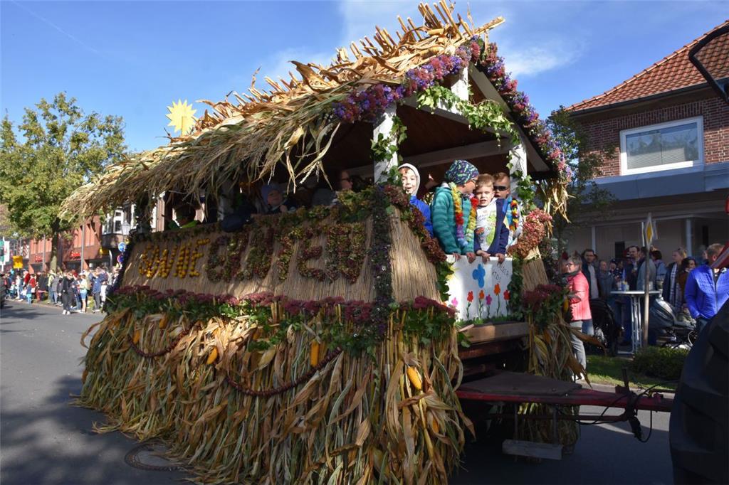 Die Kalber Kids stellten den schönsten Kinderwagen. Foto: Meyer