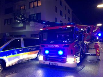 Die kaputte Fassade in Bremerhaven wurde von der Feuerwehr überprüft.