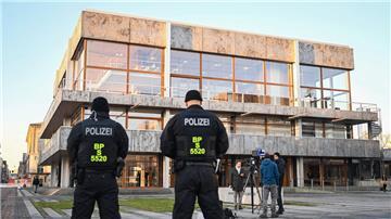Die Karlsruher Richter haben entschieden, dass die Polizeikosten für Hochrisikospiele der DFL in Rechnung gestellt werden dürfen.