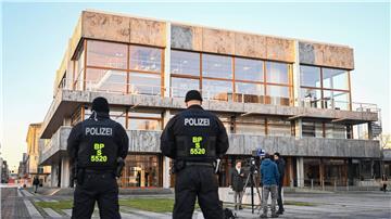 Die Karlsruher Richter haben entschieden, dass die Polizeikosten für Hochrisikospiele der DFL in Rechnung gestellt werden dürfen.