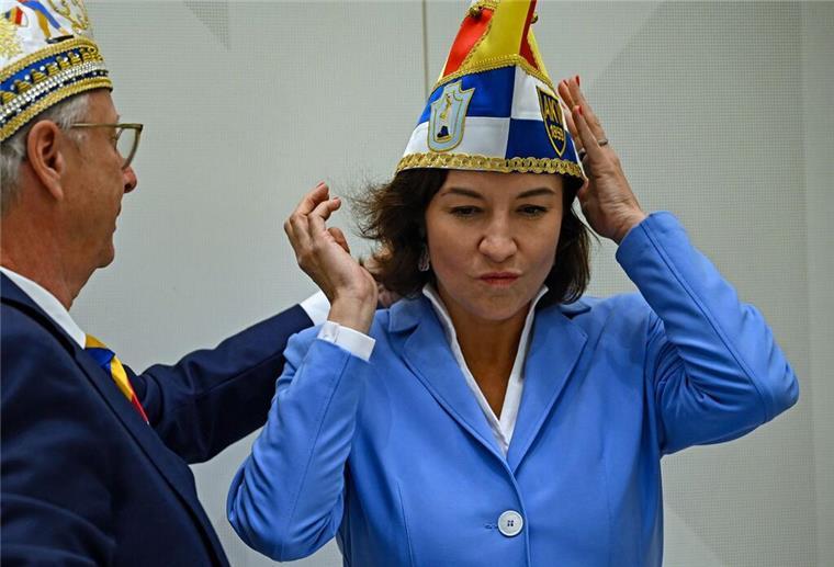 Die Karnevalisten würdigten vor allem den Humor der Bundesforschungsministerin.