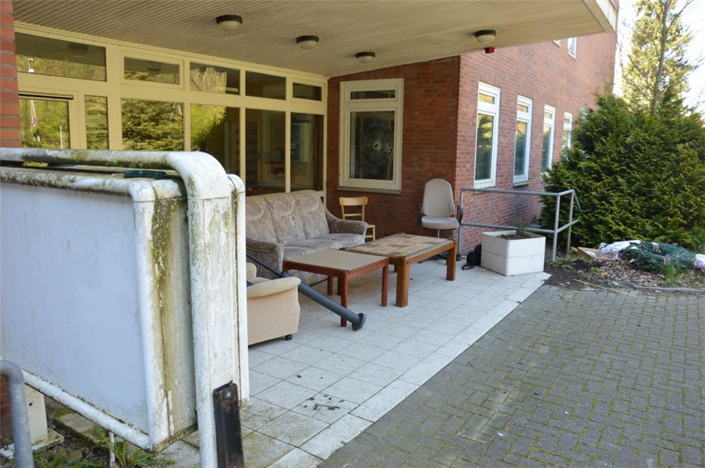 Die Karolinenhöhe in Bad Bederkesa verfällt zusehends. Überall Unrat und eine Spur der Verwüstung.