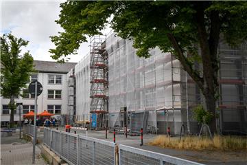 Die Kaufmännischen Lehranstalten erhalten eine neue Fassade. Die Arbeiten werden mehrere Jahre dauern.