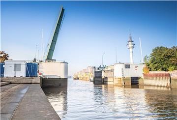 Die Kennedybrücke wird später hochgeklappt als zunächst geplant.