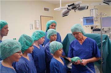Die Kinder erhielten Einblick in den OP-Saal der Klinik. 