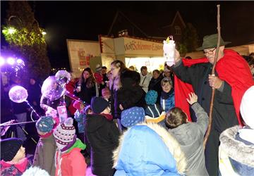 Die Kinder haben ihren Spaß. Lichterfest in Beverstedt. Foto: Heins