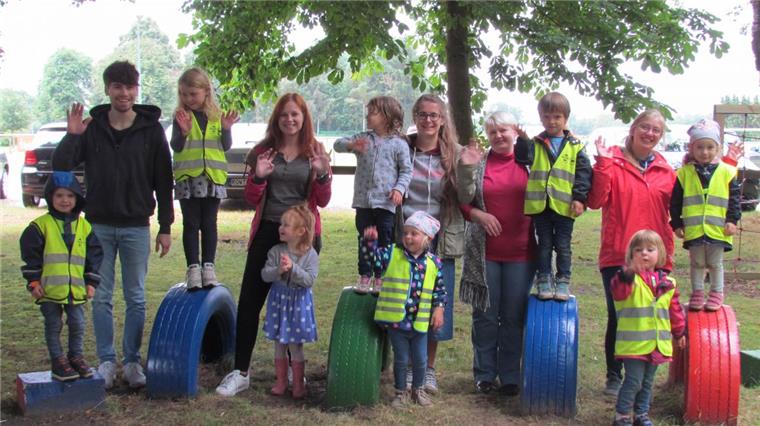 Die Kita-Kinder und ihre Betreuer zeigten sich vom Besuch der Ergotherapieschule Gyhum angetan. Sie hatten viel Spaß auf dem Gelände.