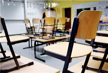 Die Klassenzimmer in Bremen und Niedersachsen könnten in den nächsten Wochen verwaist bleiben.