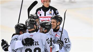 Die Kölner Haie jubeln auch im zweiten Playoff-Viertelfinale gegen Bremerhaven.