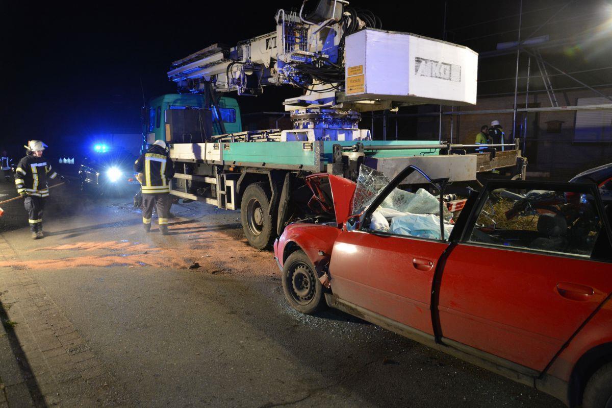 Die Kollision seines Autos mit dem abgestellten Lkw endete für einen 17-jährigen Visselhöveder tödlich.