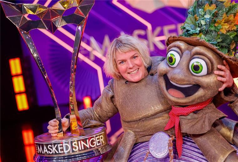 Komikerin Mirja Boes gewinnt „The Masked Singer“ Die Komikerin Mirja Boes gewinnt als Figur „Der Floh“ das Finale der ProSieben-Show „The Masked Singer“.