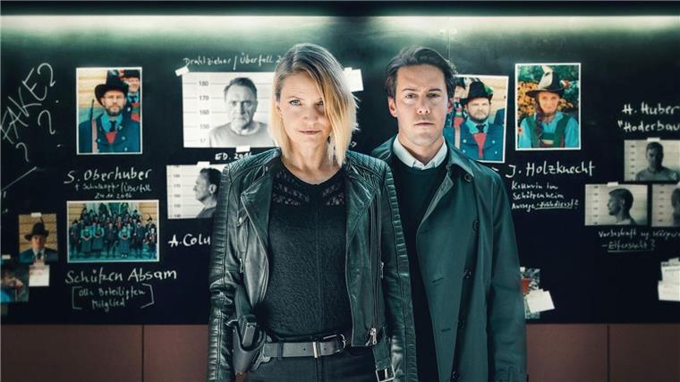 Ein Fall aus der Vergangenheit - „Der Tote in der Schlucht“ Die Kommissare Lisa Kuen (Patricia Aulitzky) und Alexander Yüsüf-Demir (Dominik Raneburger) sammeln Fakten.