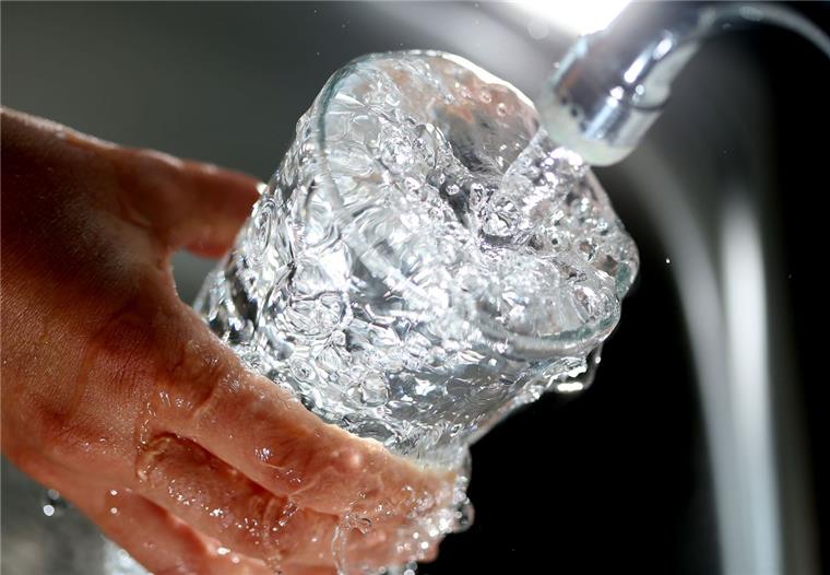Stadtwerke: In Deutschland droht kein Trinkwassermangel Die kommunalen Wasserversorger sehen im Moment keinen Trinkwasser-Mangel.