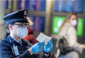 Die Kontrollen bei den Reise-Rückkehrern sollen verstärkt werden.