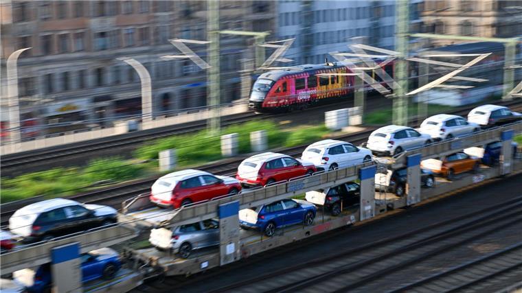 Analyse: Gewinn deutscher Autobauer bricht um Hälfte ein Die Kosten der Autokonzerne in Deutschland sind einem EY-Experten zufolge zu hoch, die Apparate zu schwerfällig. (Symboldbild)