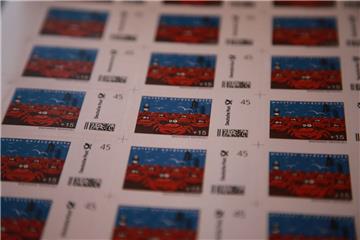 Die Krabben kommen: Die Gemeinde Wurster Nordseeküste verkauft eine eigene Briefmarke für Ansichtskarten.