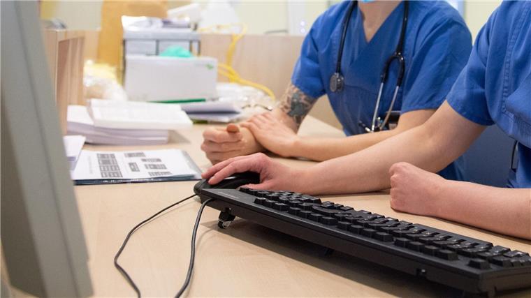 Die Krankenhausreform dürfe die Bürokratielast nicht erhöhen, fordert eine Initiative. (Symbolbild)